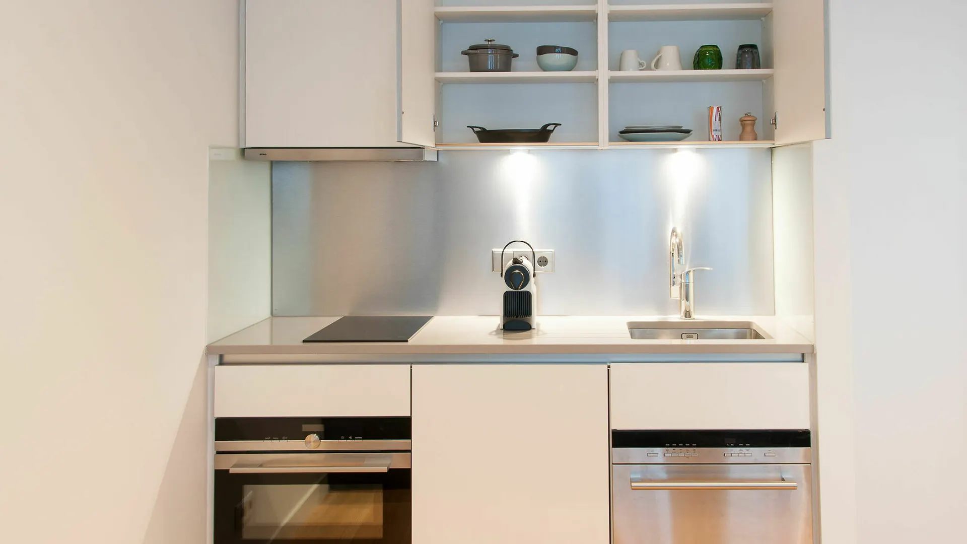 PREMIER SUITES PLUS Rotterdam 4*,